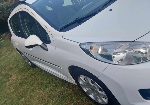 Peugeot 207 cena 11000 przebieg: 245000, rok produkcji 2012 z Legnica małe 67